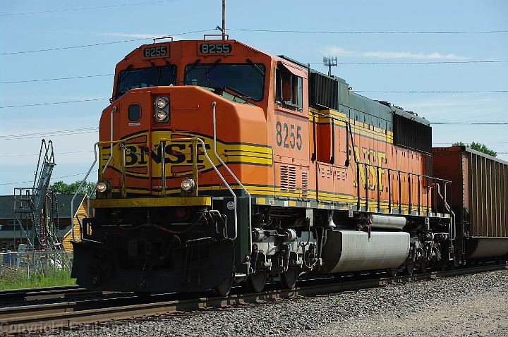 BNSF 8255 - SD75M.jpg